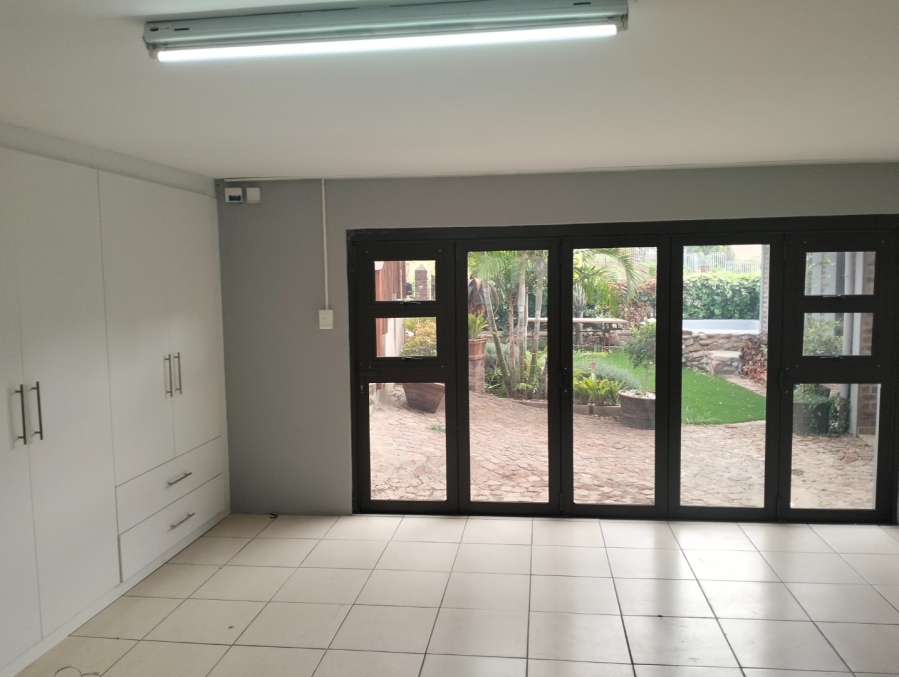 To Let 5 Bedroom Property for Rent in Island View Western Cape